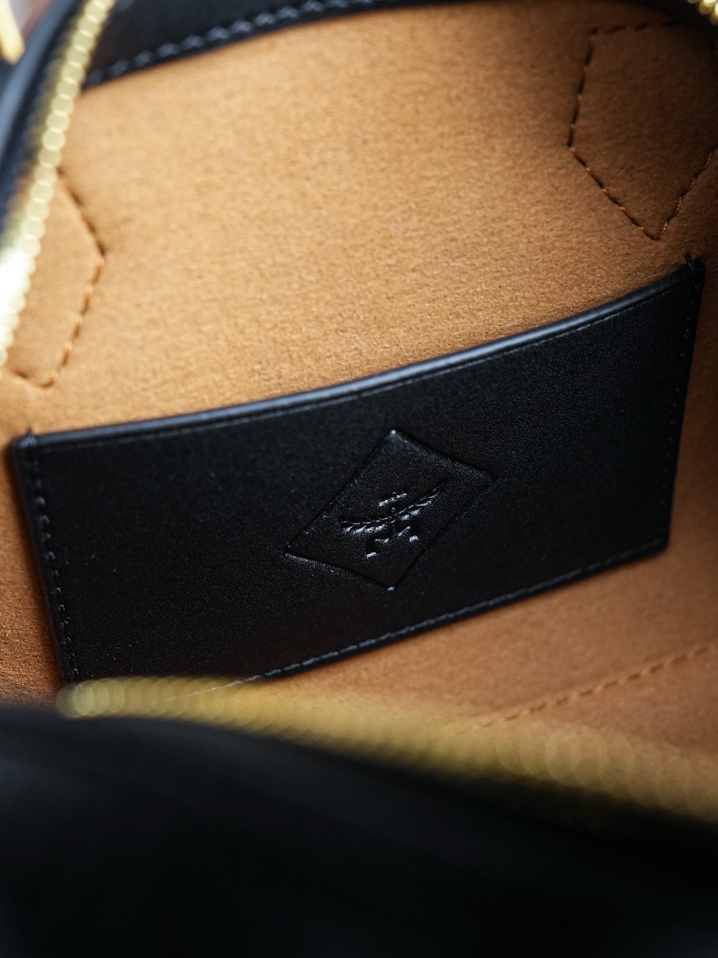 MCM新款可愛いブラック オールド フラワー オールオーバー プリントバッグ偽物品専門店です 442096品質保証