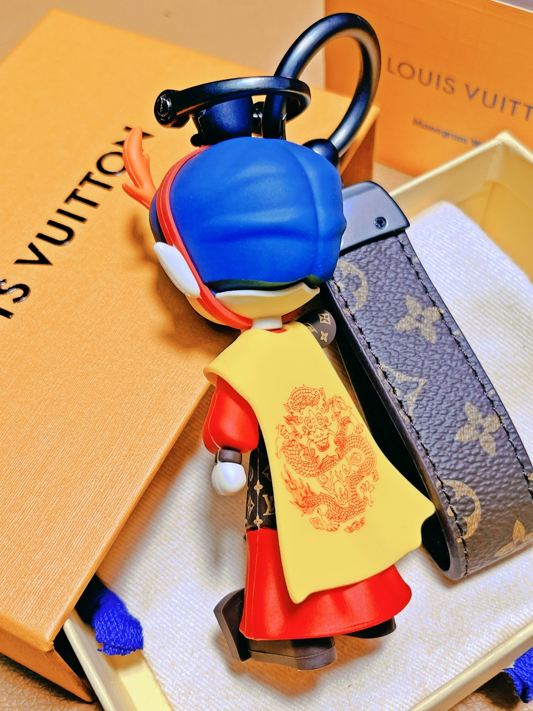 今年のルイ・ヴィトン小物・キーケースコピードラゴンプリンスキーホルダーブランド老舗  447649品質保証