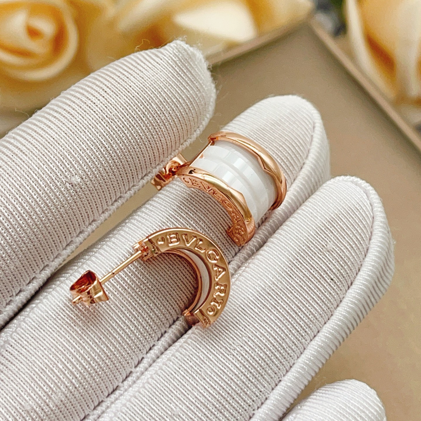 ブルガリの最新作ローズゴールドホワイトセラミックスリムなウエストピアス 454661激安送料無料