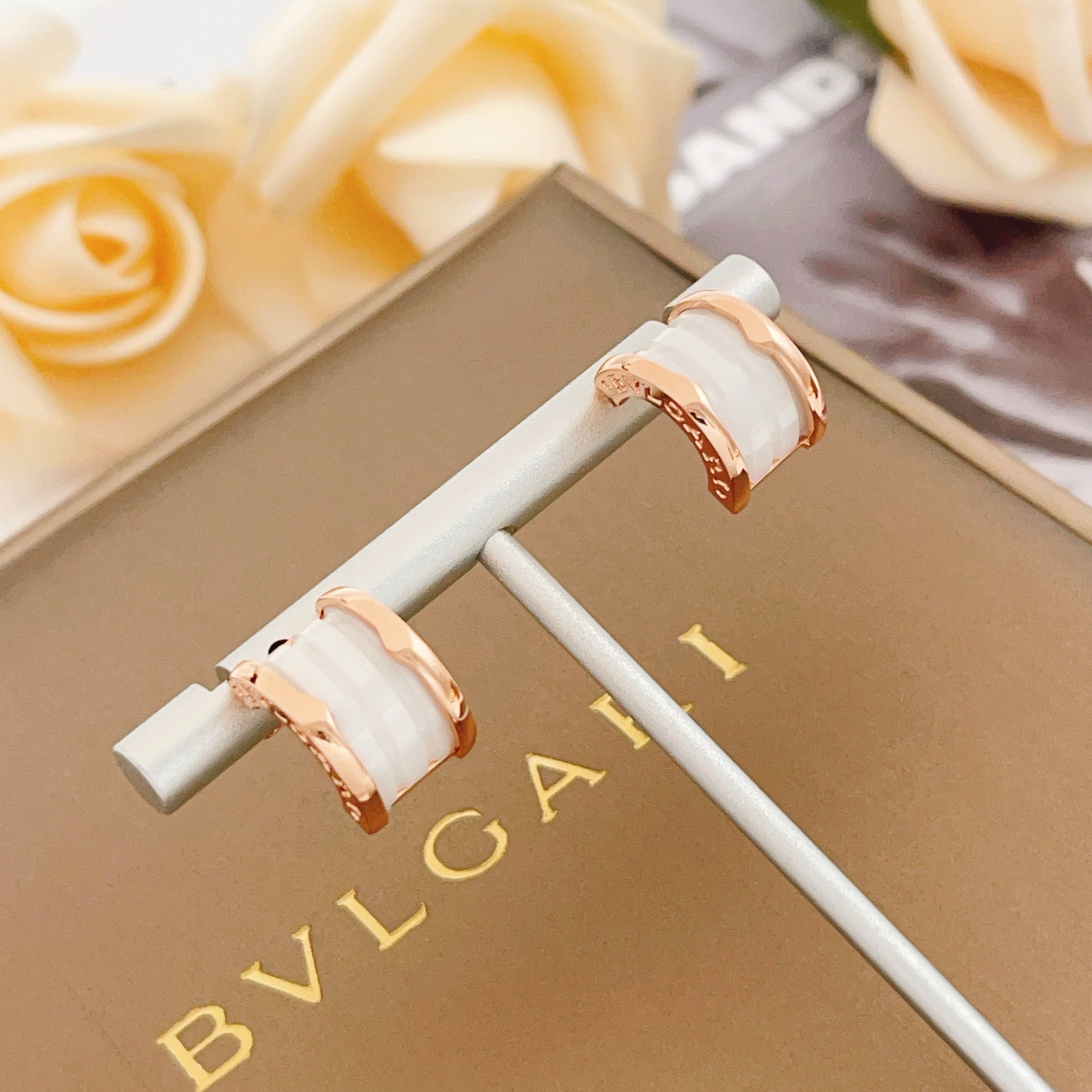 ブルガリの最新作ローズゴールドホワイトセラミックスリムなウエストピアス 454661高い品質