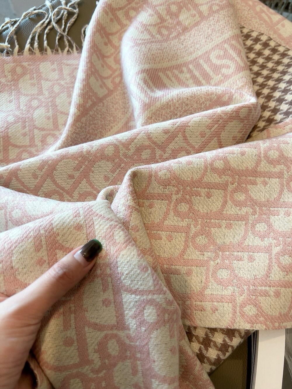 2025年の新作は時代を超越した高い評価ディオールマフラーコピー 500006通販