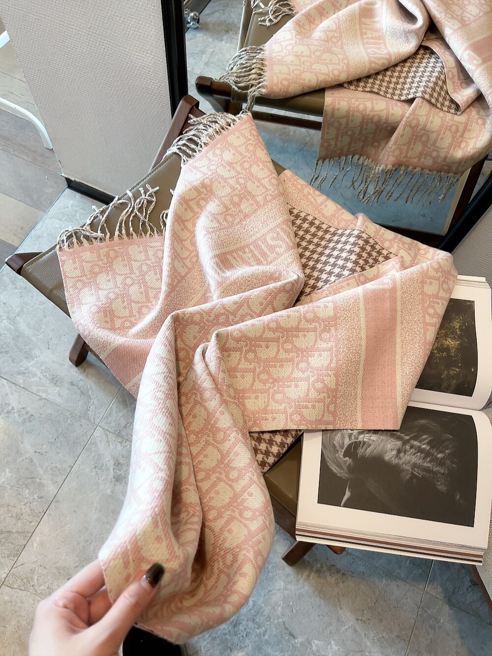 2025年の新作は時代を超越した高い評価ディオールマフラーコピー 500006人気