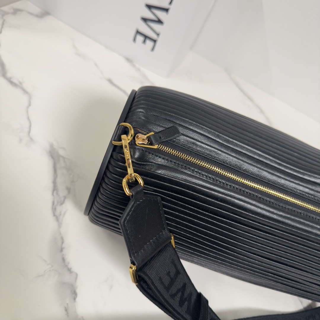 最新の海外ロエベショルダーバッグコピー3色プリーツナッパラムスキン 522128最高級