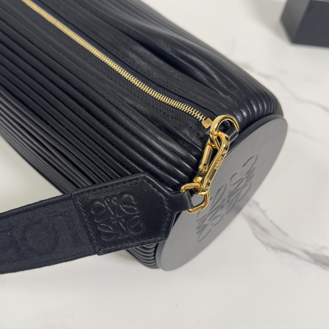 最新の海外ロエベショルダーバッグコピー3色プリーツナッパラムスキン 522128N級品