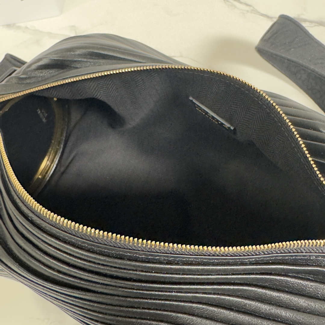 最新の海外ロエベショルダーバッグコピー3色プリーツナッパラムスキン 522128代引きを販売