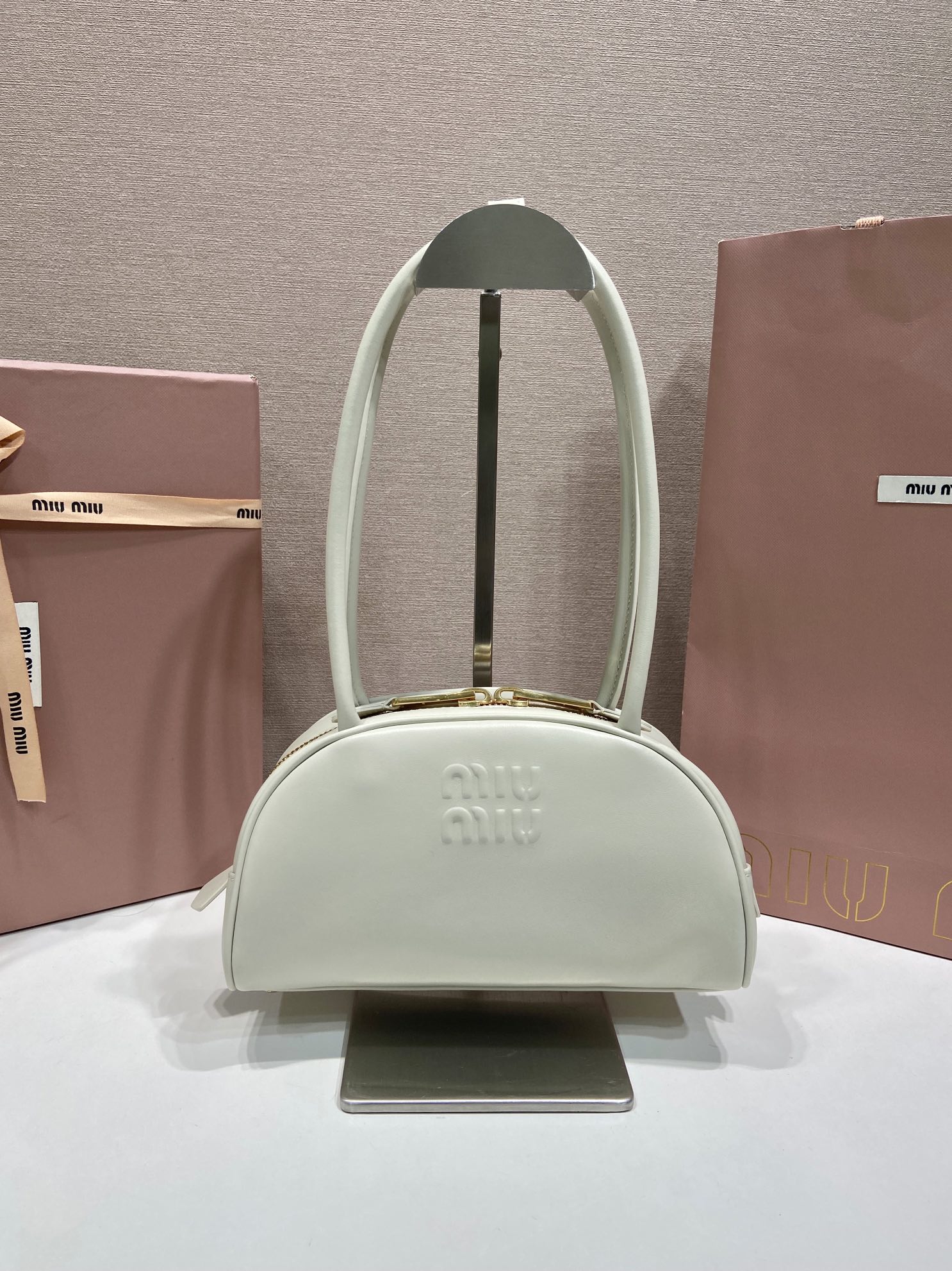2026新品魅力ミュウミュウバッグハンドバッグコピーボウリングスモール 5BB192