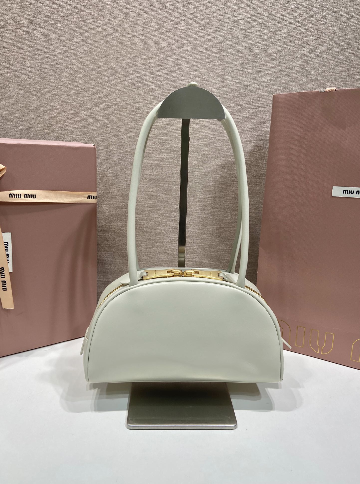 2026新品魅力ミュウミュウバッグハンドバッグコピーボウリングスモール 5BB192激安送料無料