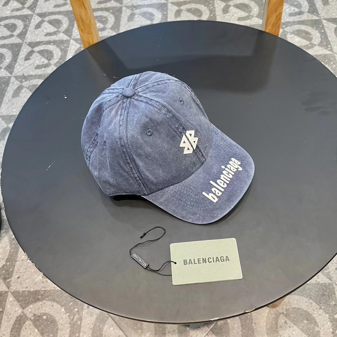 バレンシアガ新作早春のミニマルな偽物刺繍入りベースボールキャップ 656577激安送料無料
