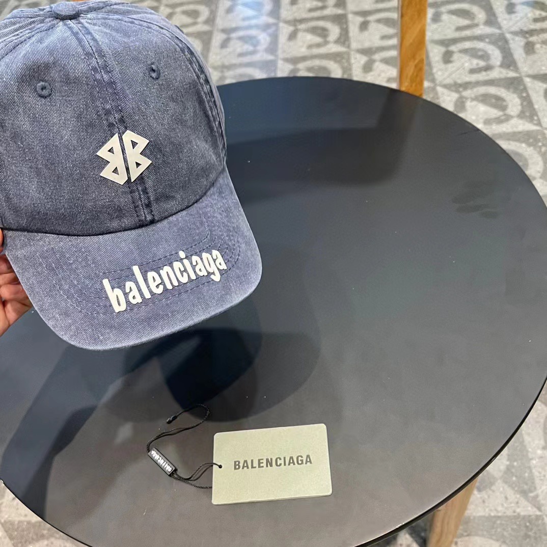 バレンシアガ新作早春のミニマルな偽物刺繍入りベースボールキャップ 656577高い品質