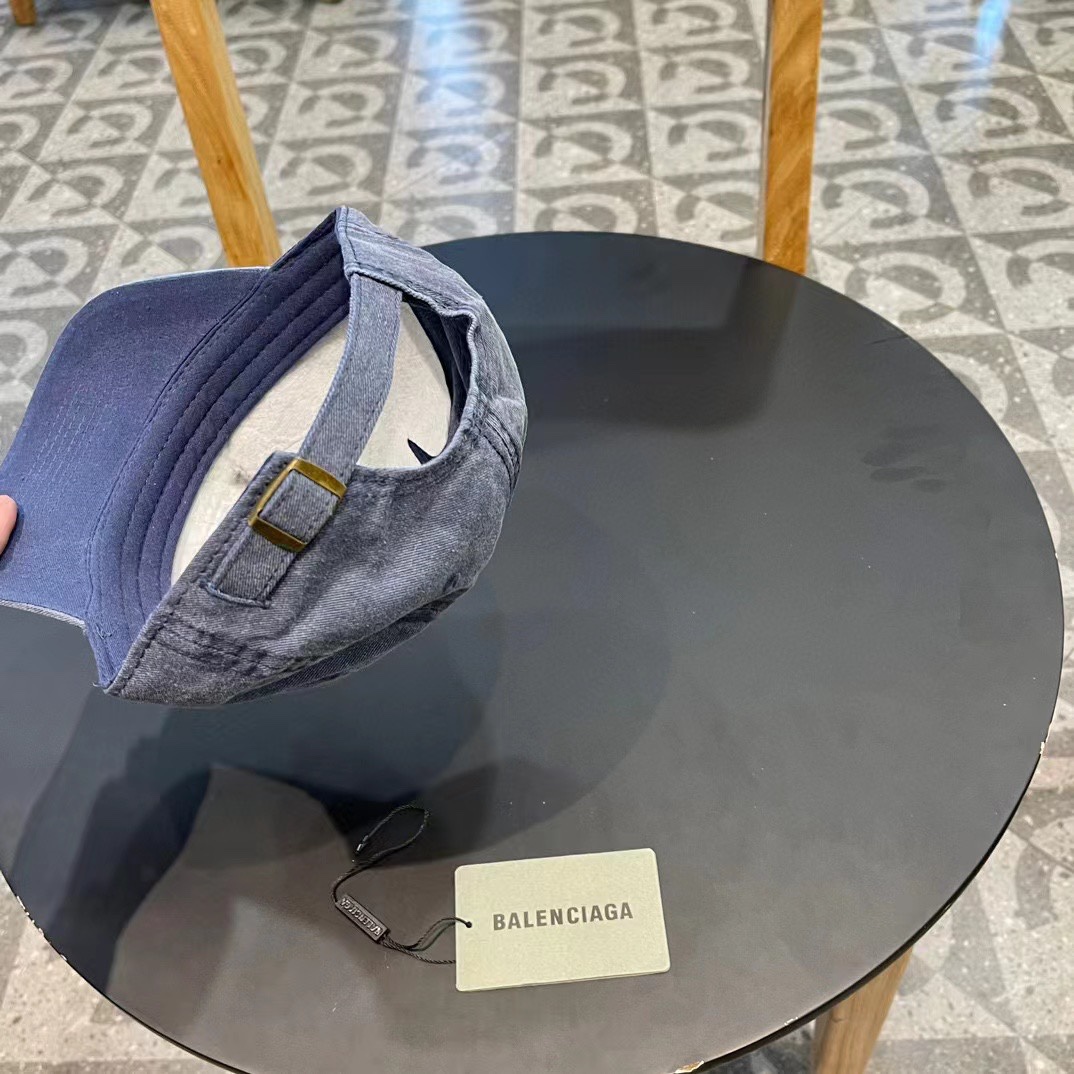 バレンシアガ新作早春のミニマルな偽物刺繍入りベースボールキャップ 656577最高級