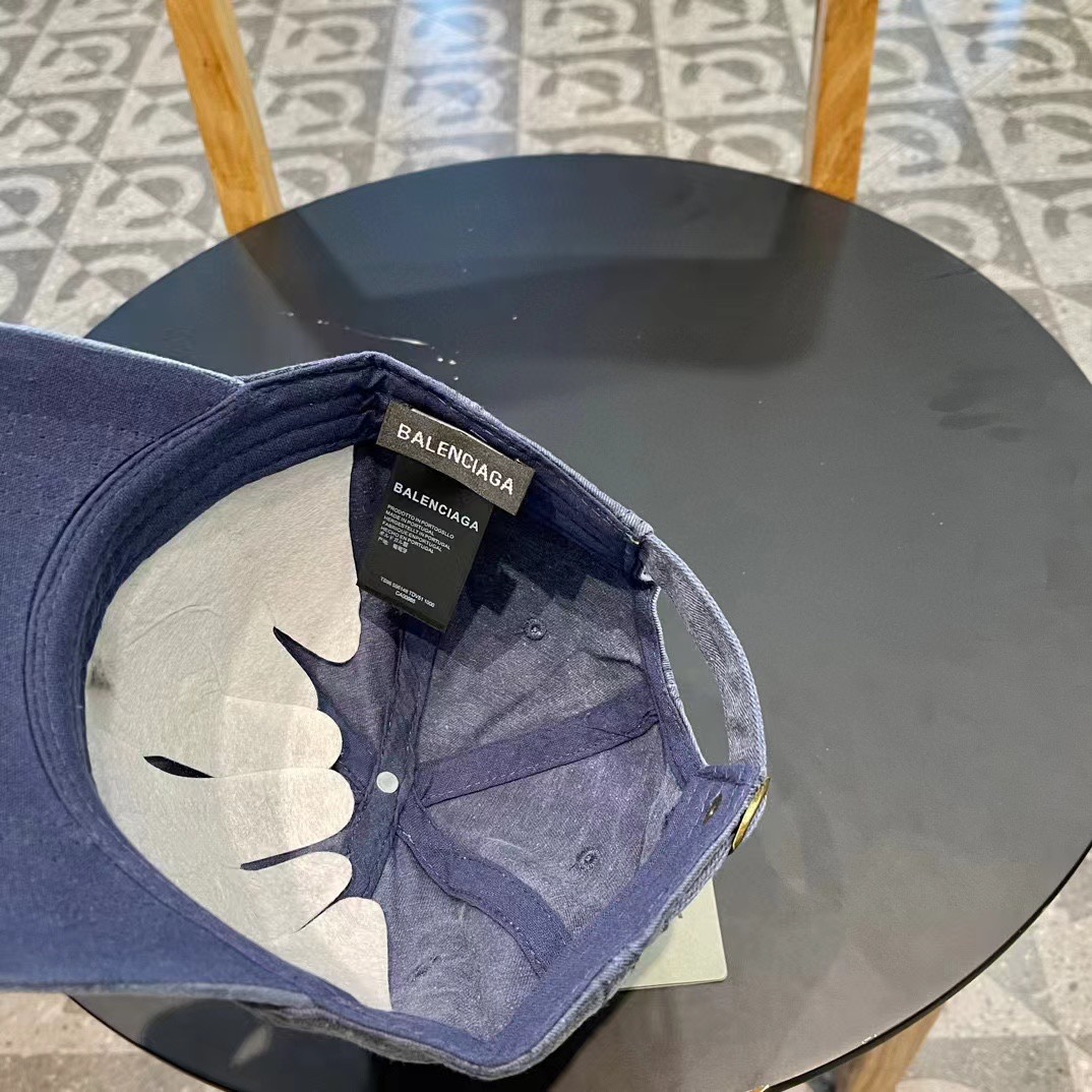 バレンシアガ新作早春のミニマルな偽物刺繍入りベースボールキャップ 656577N級品