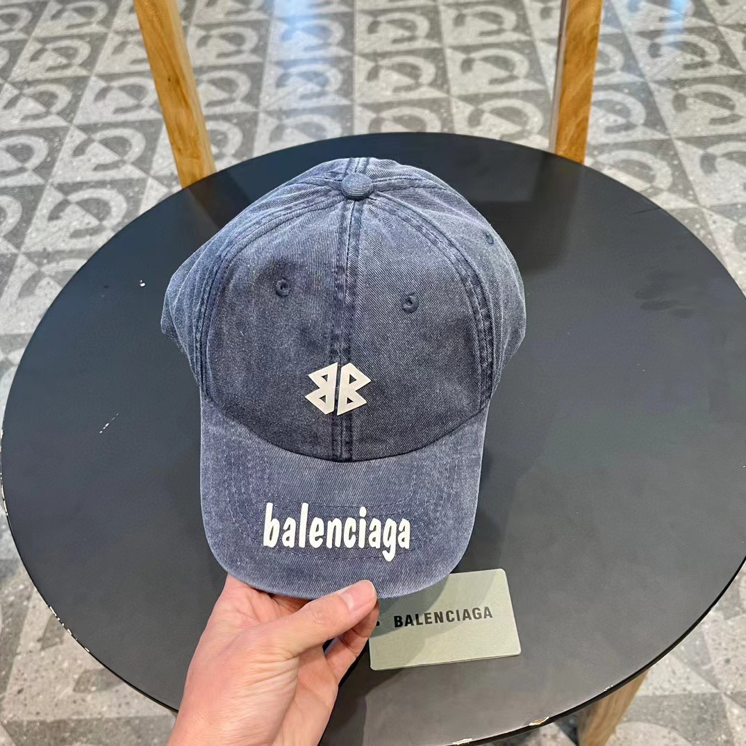バレンシアガ新作早春のミニマルな偽物刺繍入りベースボールキャップ 656577代引きを販売