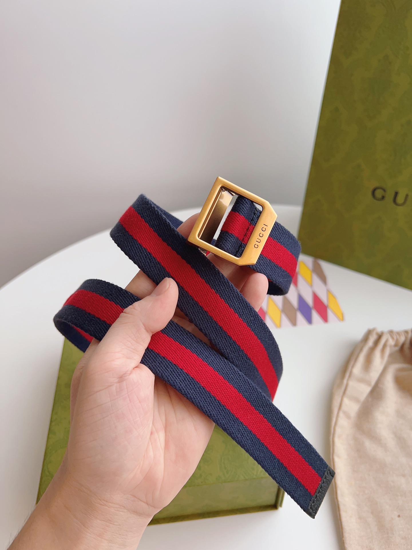 新着商品グッチ青と赤のカラー偽物激安買取コピーベルト 700339-1