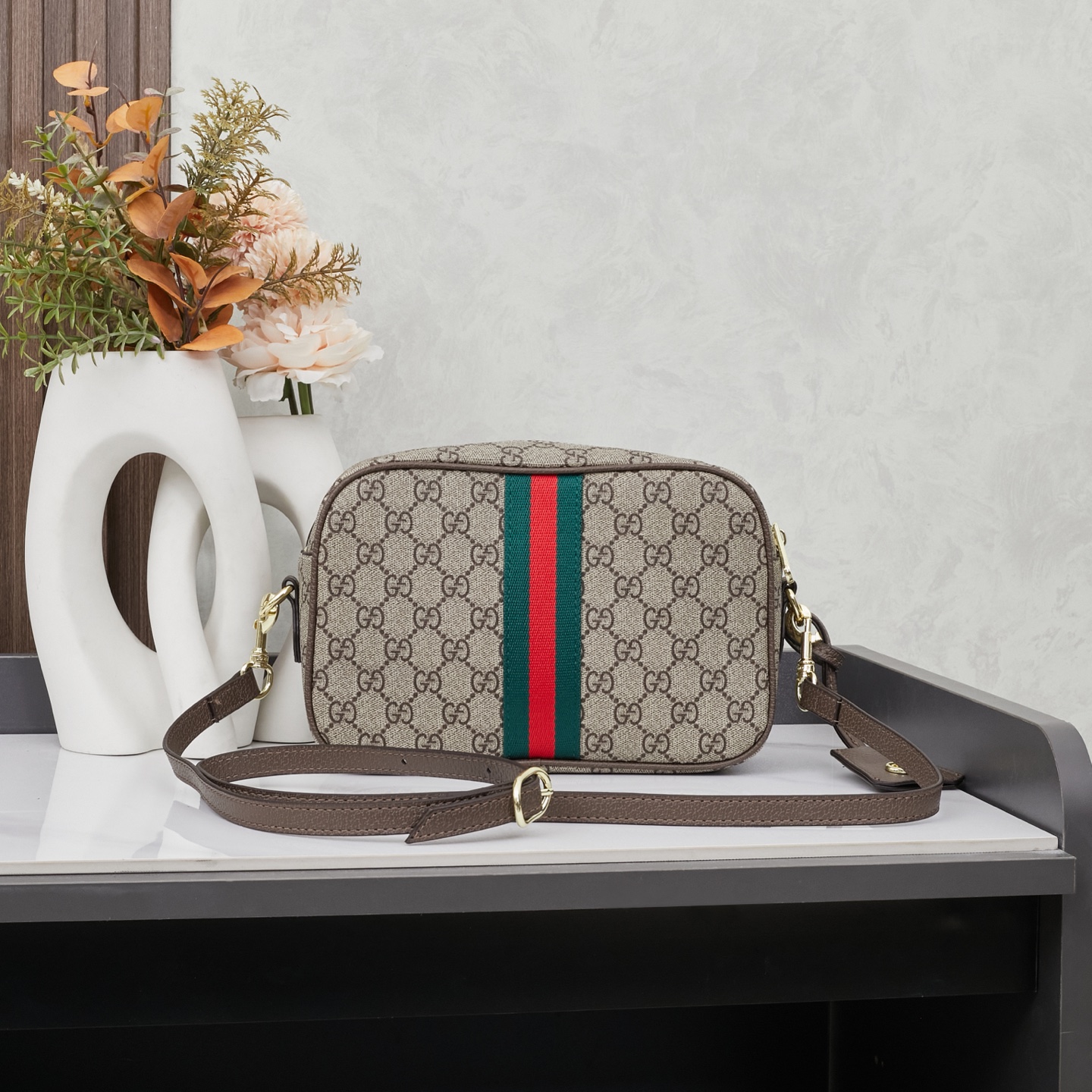 新着！業界No.1クラシックなグッチスーパーコピーカメラバッグ 841310激安送料無料