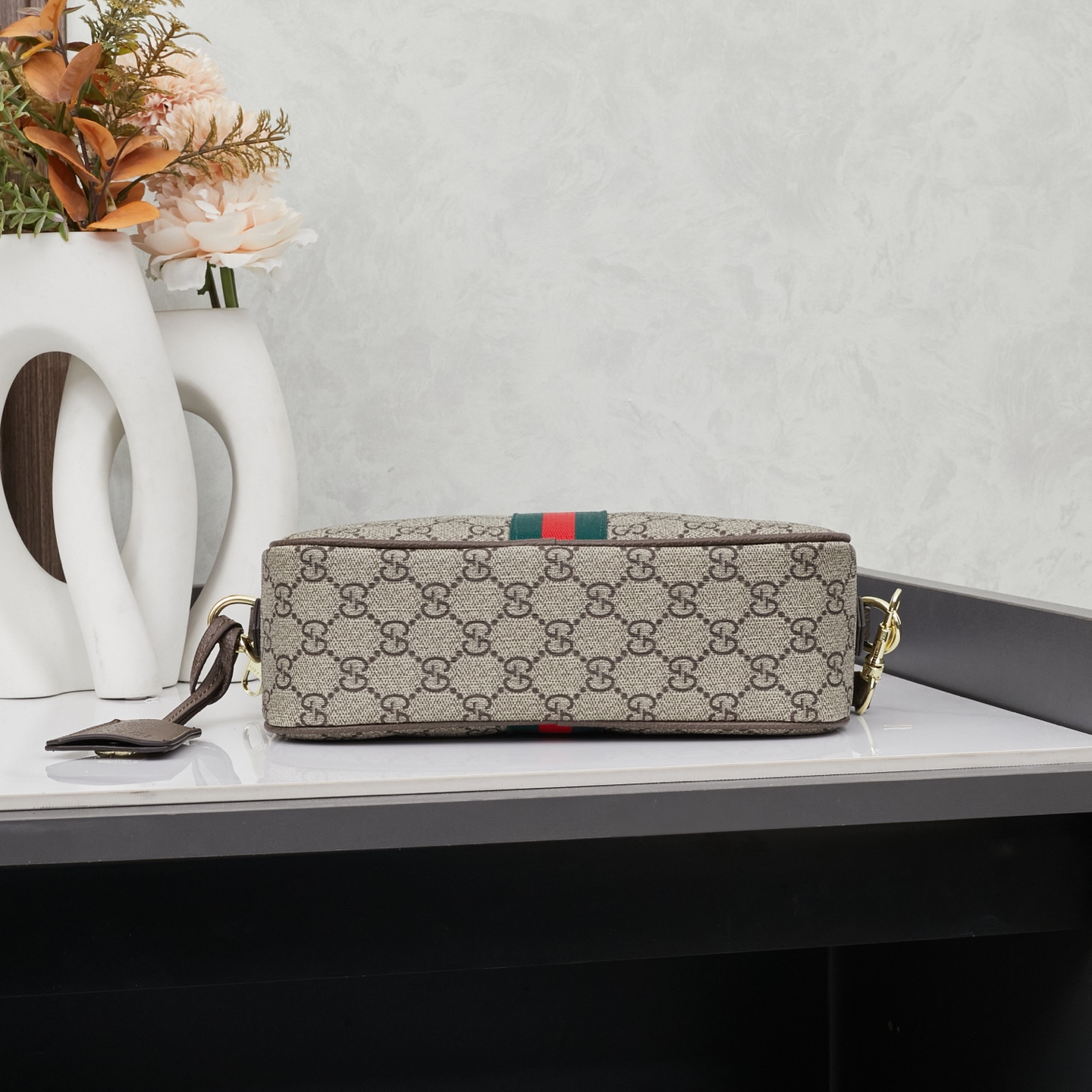 新着！業界No.1クラシックなグッチスーパーコピーカメラバッグ 841310高い品質