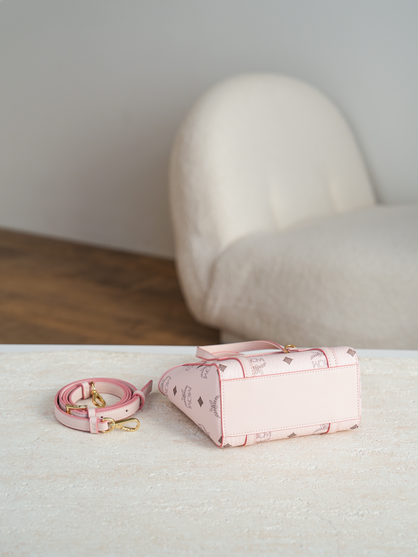 当店新作MCMバッグスーパーコピースーパーミニ ヘイズ ピンク ベジタブルバスケット G09811高い品質