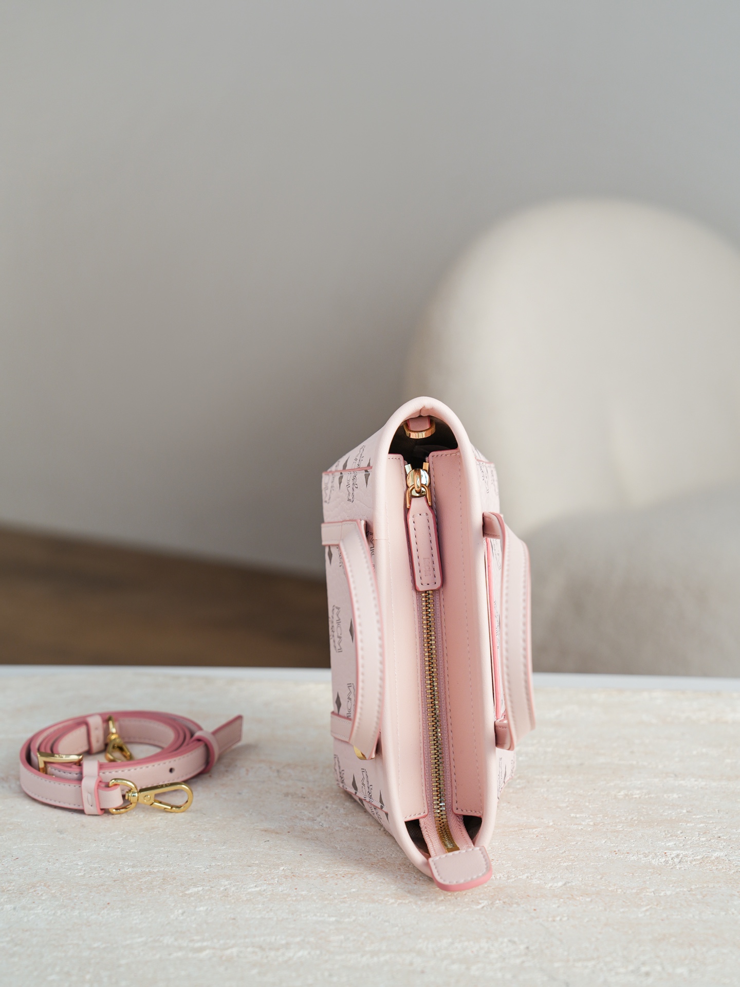 当店新作MCMバッグスーパーコピースーパーミニ ヘイズ ピンク ベジタブルバスケット G09811人気