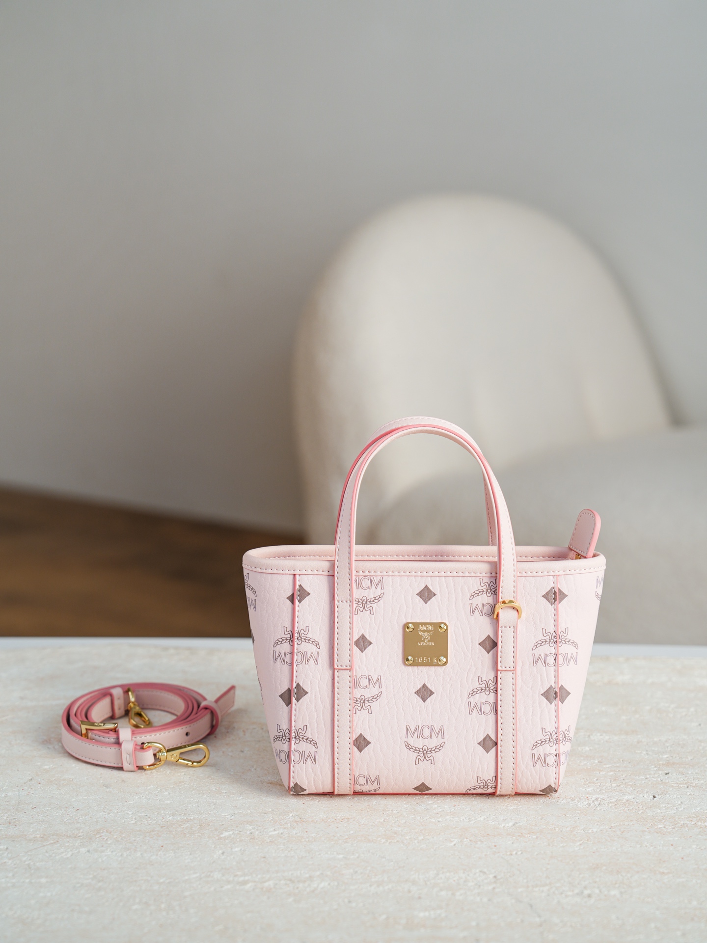 当店新作MCMバッグスーパーコピースーパーミニ ヘイズ ピンク ベジタブルバスケット G09811