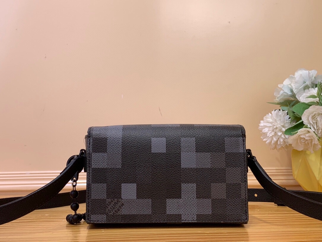 ルイ・ヴィトンコピー黒の市松模様の迷彩モザイク男性メッセンジャーバッグ M14923激安送料無料