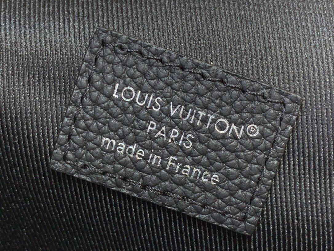 ルイ・ヴィトンコピー黒の市松模様の迷彩モザイク男性メッセンジャーバッグ M14923代引きを販売