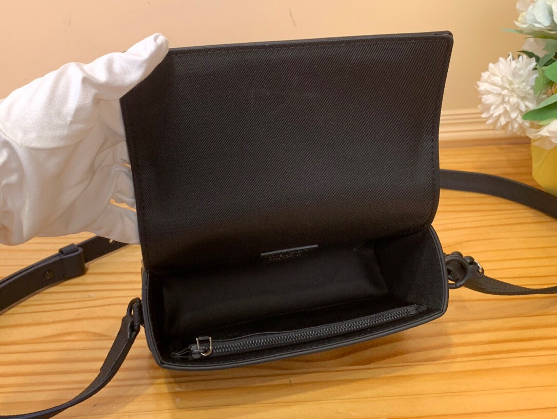 ルイ・ヴィトンコピー黒の市松模様の迷彩モザイク男性メッセンジャーバッグ M14923品質保証