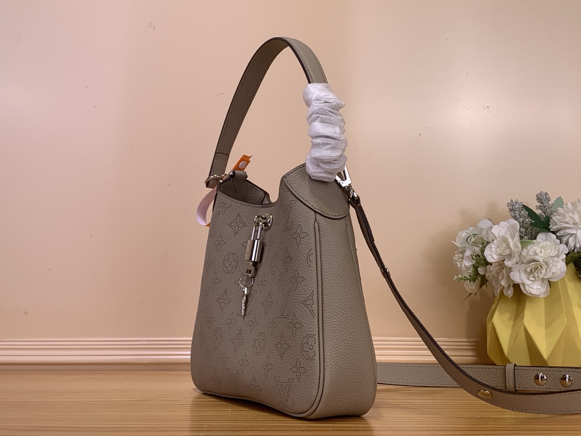 当店の人気新作スーパーコピールイ・ヴィトン モカベージュ パンチングレザーバッグ M27336通販