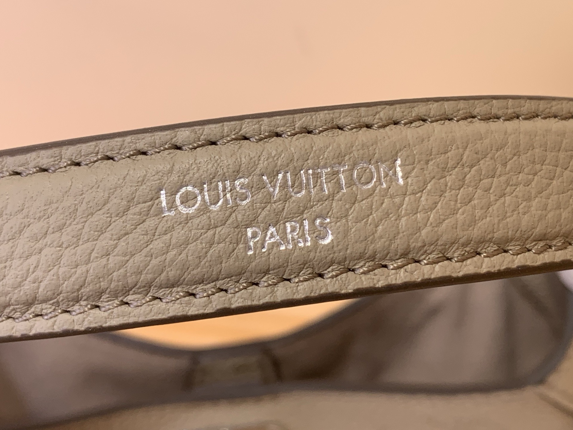 当店の人気新作スーパーコピールイ・ヴィトン モカベージュ パンチングレザーバッグ M27336高い品質