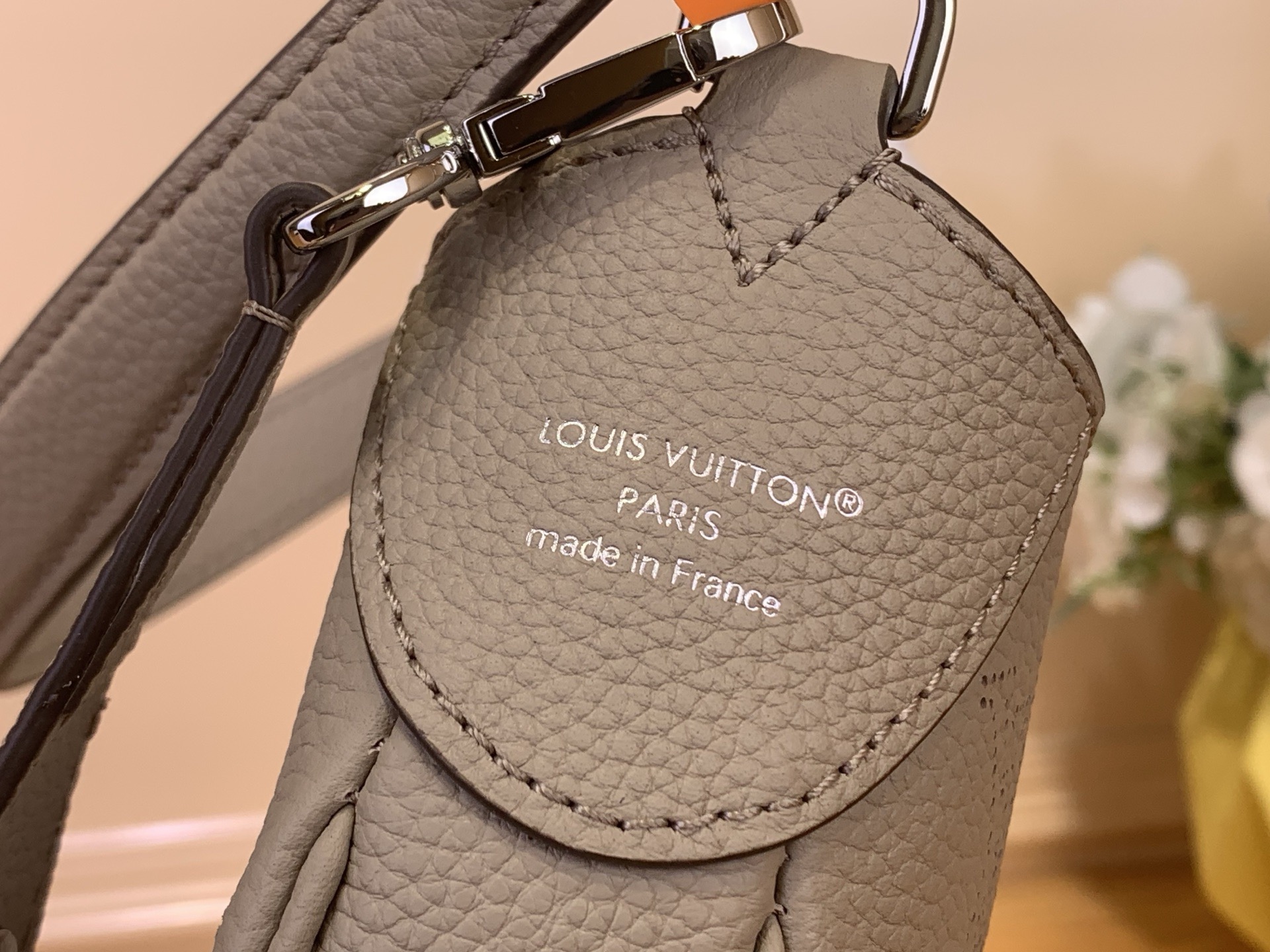 当店の人気新作スーパーコピールイ・ヴィトン モカベージュ パンチングレザーバッグ M27336最高級