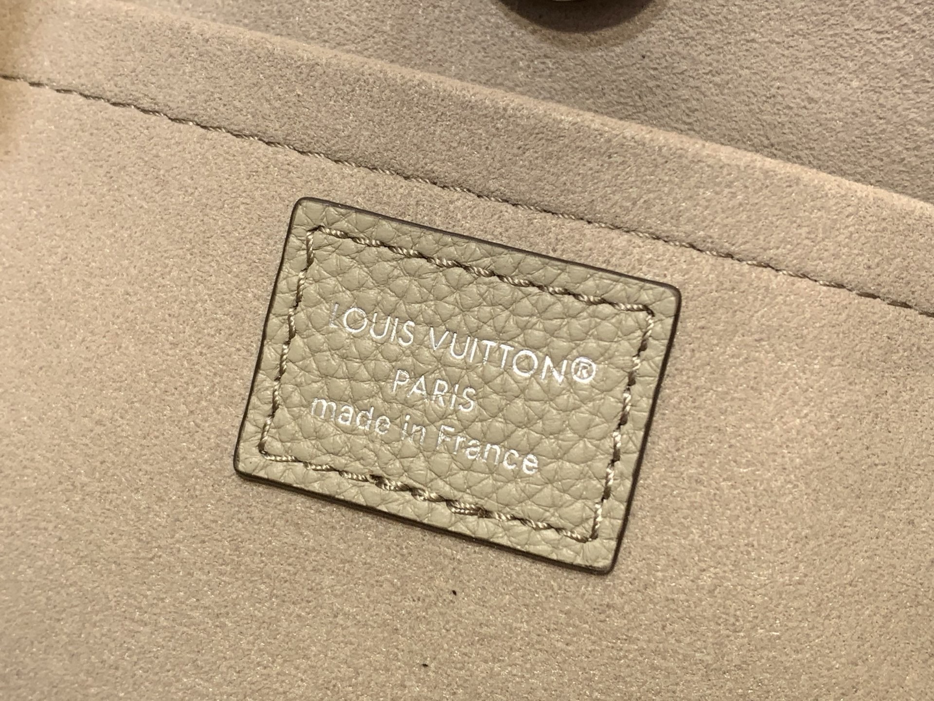 当店の人気新作スーパーコピールイ・ヴィトン モカベージュ パンチングレザーバッグ M27336品質保証