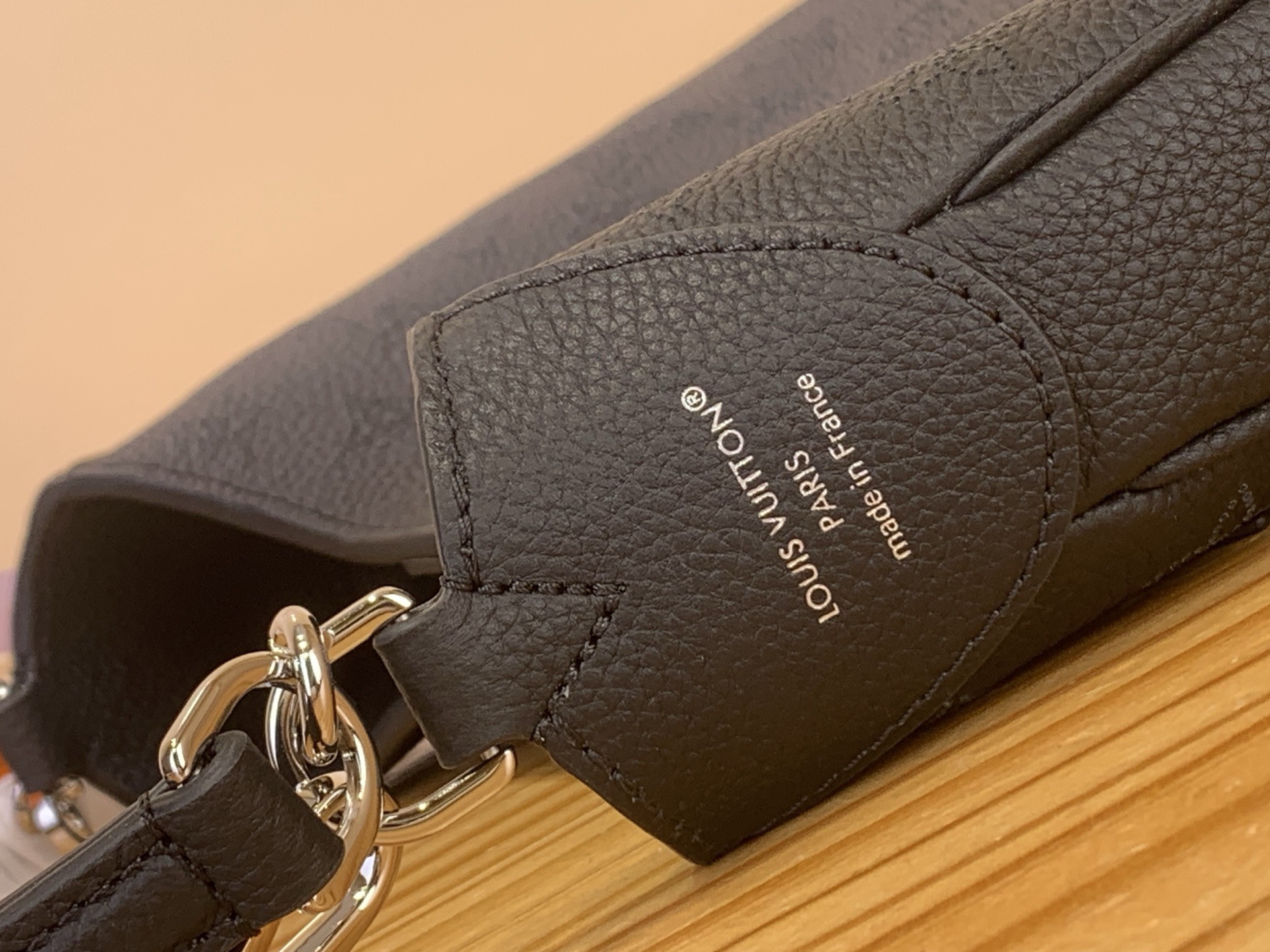 最新作ルイ・ヴィトンハンドバッグコピーAll Around ブラック M28306スモールバッグ人気