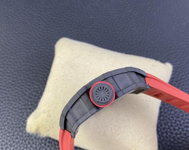 T+工場 リシャールミル独特の気質コピー時計NTPTカーボン ブラック/レッド RM35-03高い品質