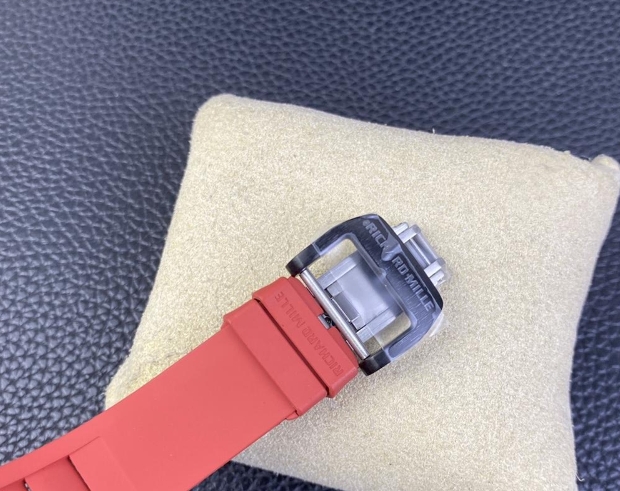 T+工場 リシャールミル独特の気質コピー時計NTPTカーボン ブラック/レッド RM35-03最高級