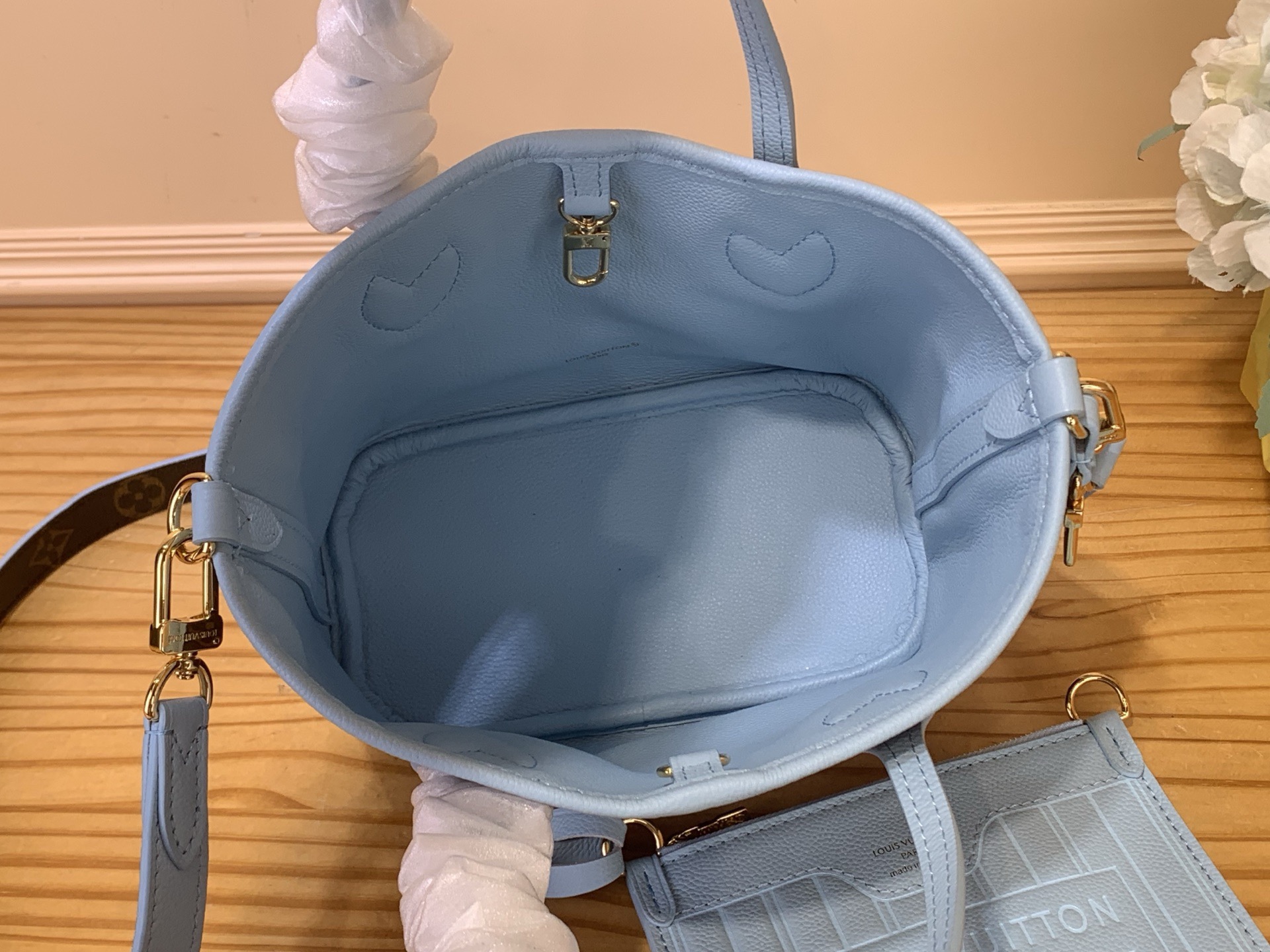 2026大人気スーパーコピールイ・ヴィトン モノグラム/スカイブルー ハンドバッグ m28318-1代引きを販売