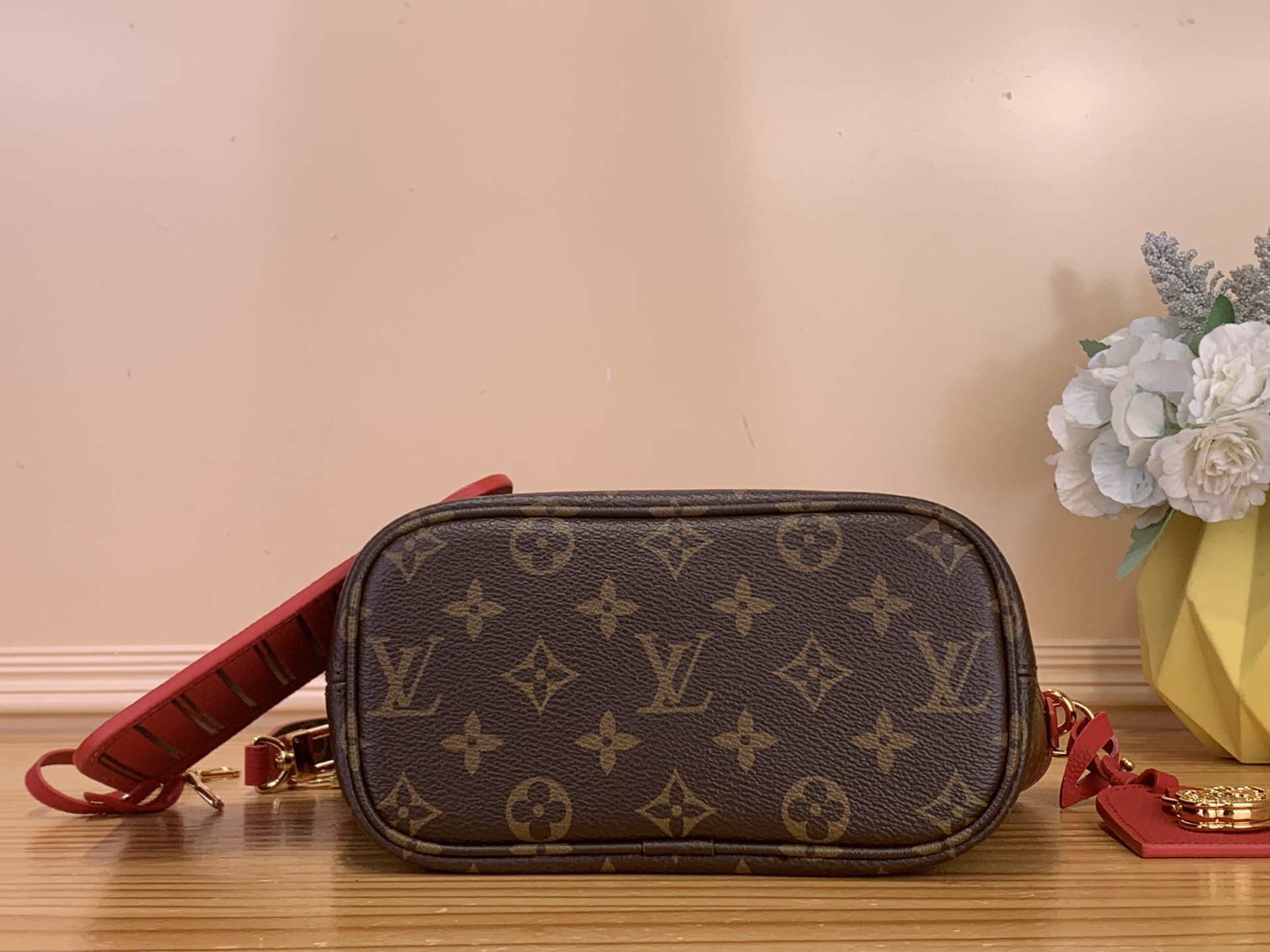 認知度で有名ルイ・ヴィトンハンドバッグコピーシリーズ偽物モノグラム/レッド m28318-2毎日の通勤激安送料無料