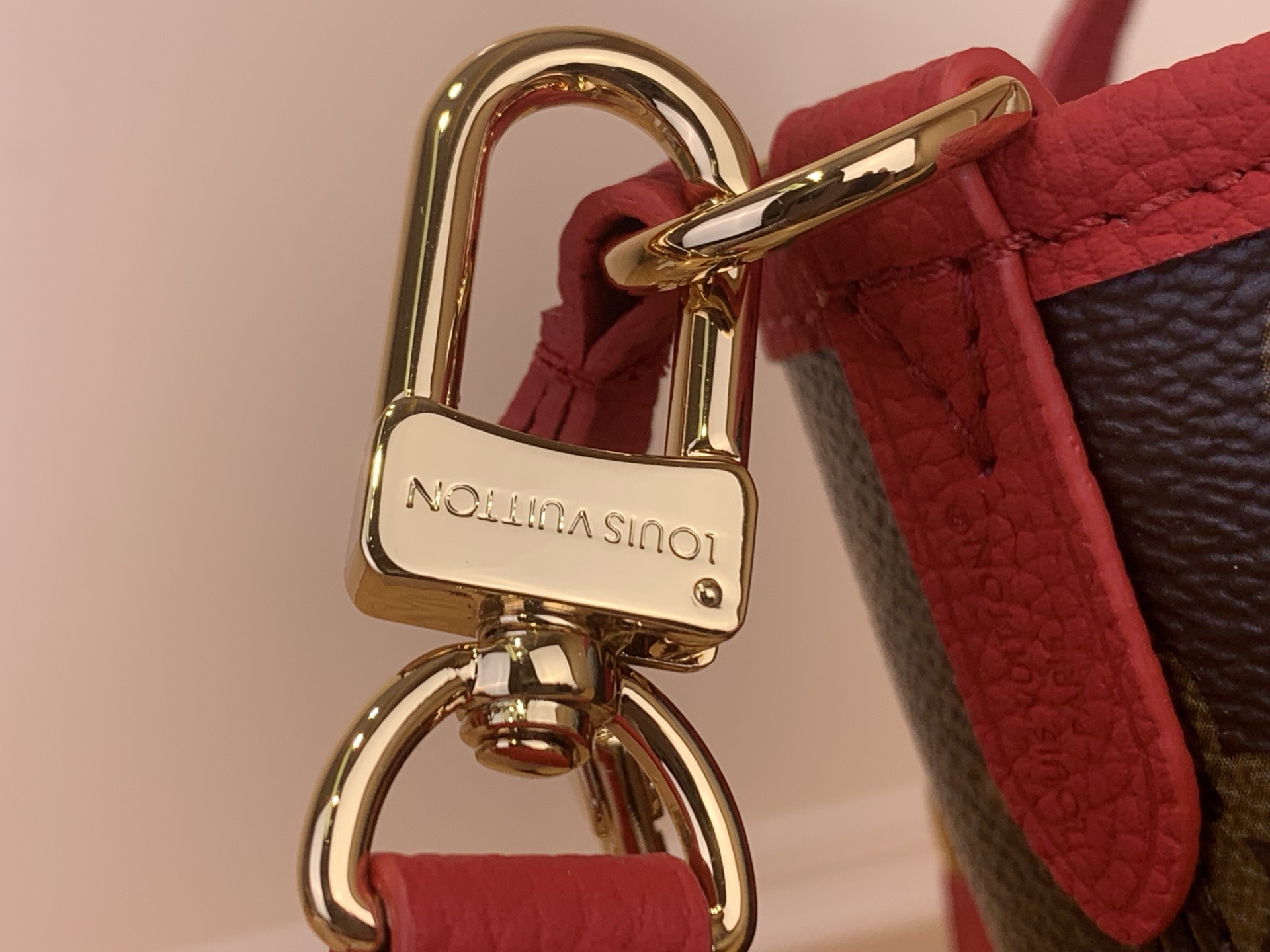 認知度で有名ルイ・ヴィトンハンドバッグコピーシリーズ偽物モノグラム/レッド m28318-2毎日の通勤最高級