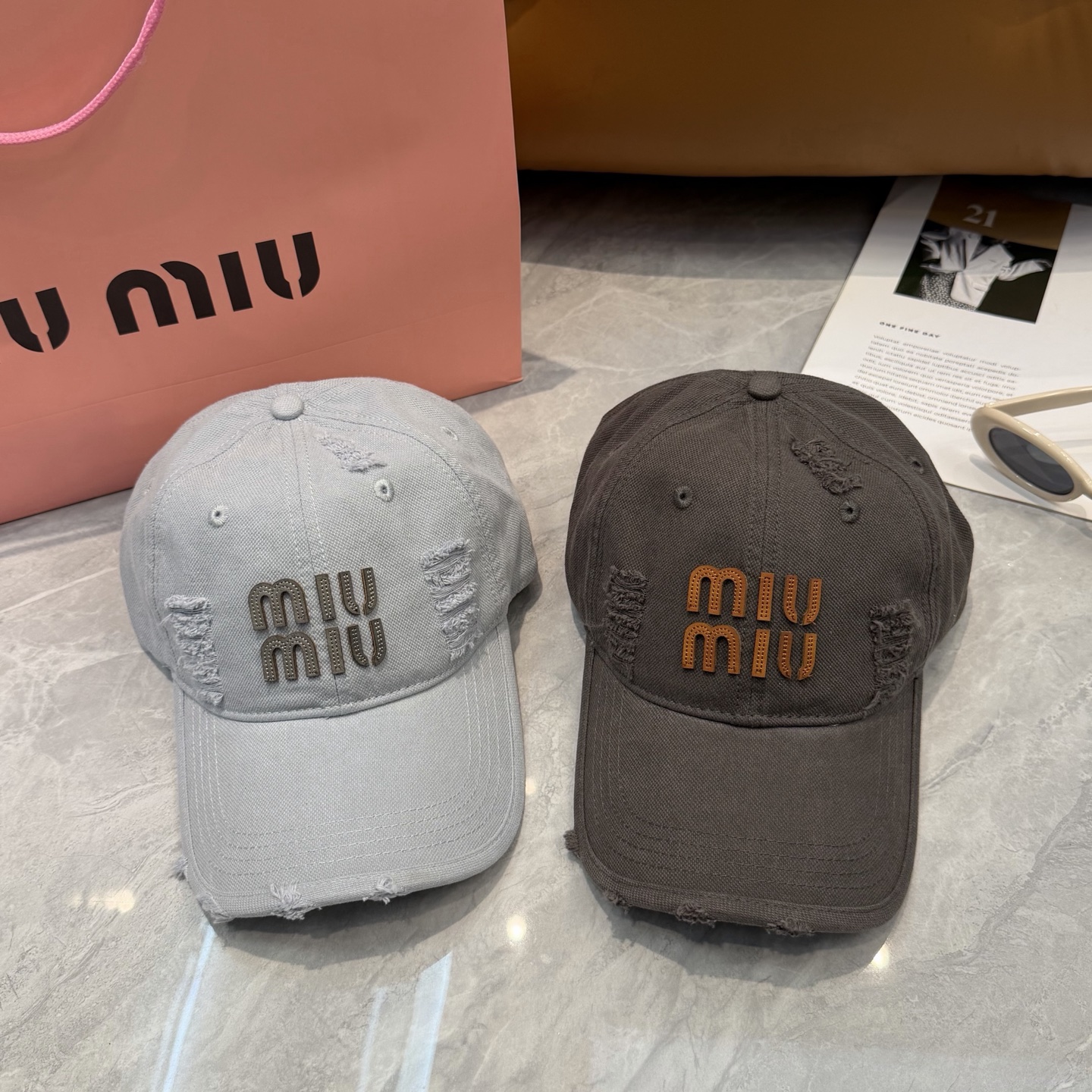 2026年春の新作色彩豊富ミュウミュウ帽子コピーベースボールキャップ m5800代引きを販売
