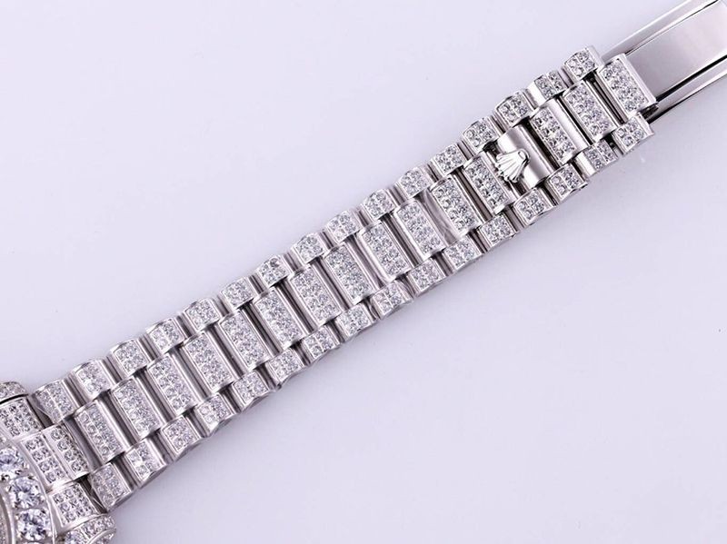 ロレックス ROLEX  時計 偽物 デイデイト 39MM メンズ シルバー 全面ダイヤ roj83110人気