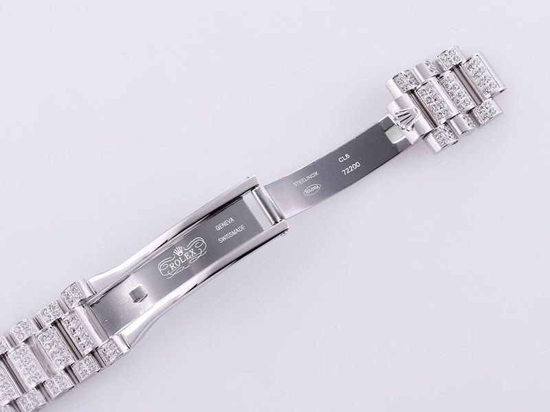ロレックス ROLEX  時計 偽物 デイデイト 39MM メンズ シルバー 全面ダイヤ roj83110最高級