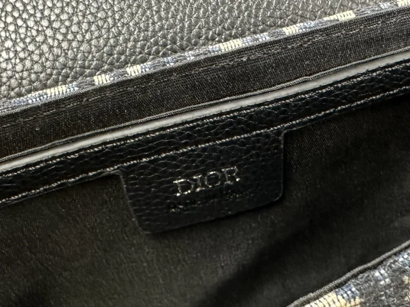 ディオール偽物 ニュー サドル クラッチ レザー レザー ストラップ付き2ADCA435YKS_H27E
