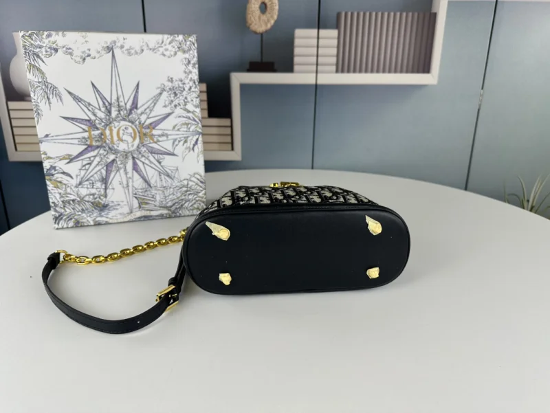 Dior スーパーコピーバケットバッグ ラウンドバージョンの実物ショットD6613
