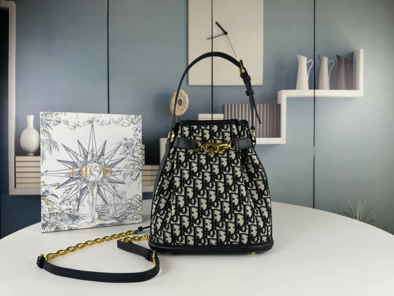 Dior スーパーコピーバケットバッグ ラウンドバージョンの実物ショットD6613