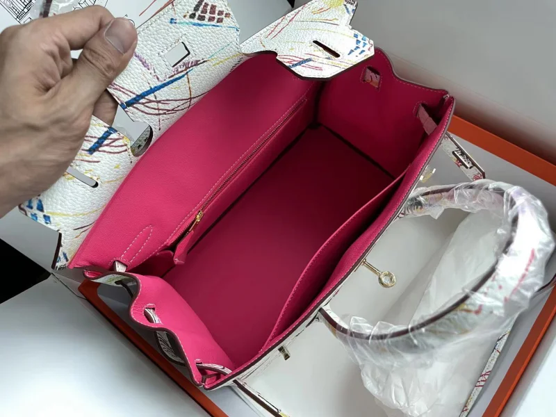 エルメススーパーコピー通販のマルチエレメントカラー刺繍H109190