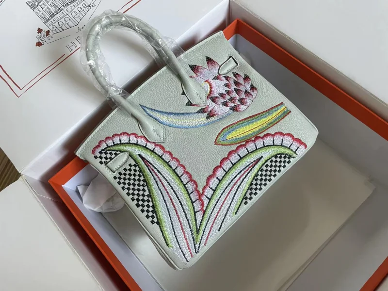 2023年エルメス最高級スーパーコピー刺繍ケリーH109194
