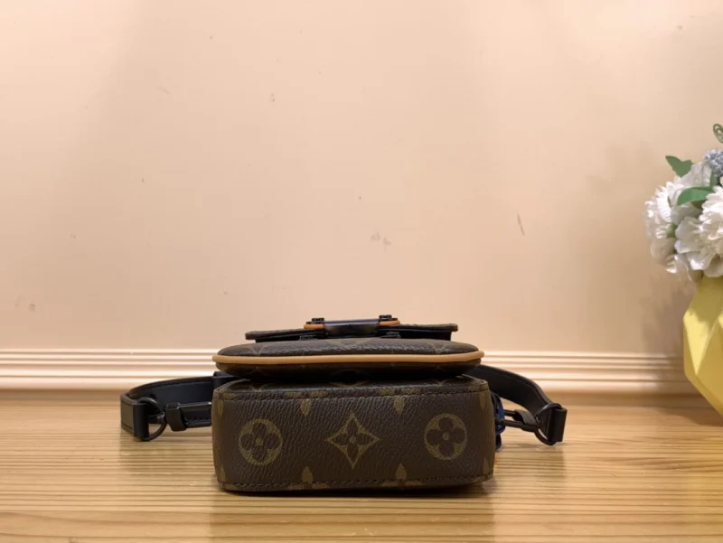 ルイ・ヴィトンコピー 携帯電話バッグ 老眼用偽物 キャメル レザーM82535