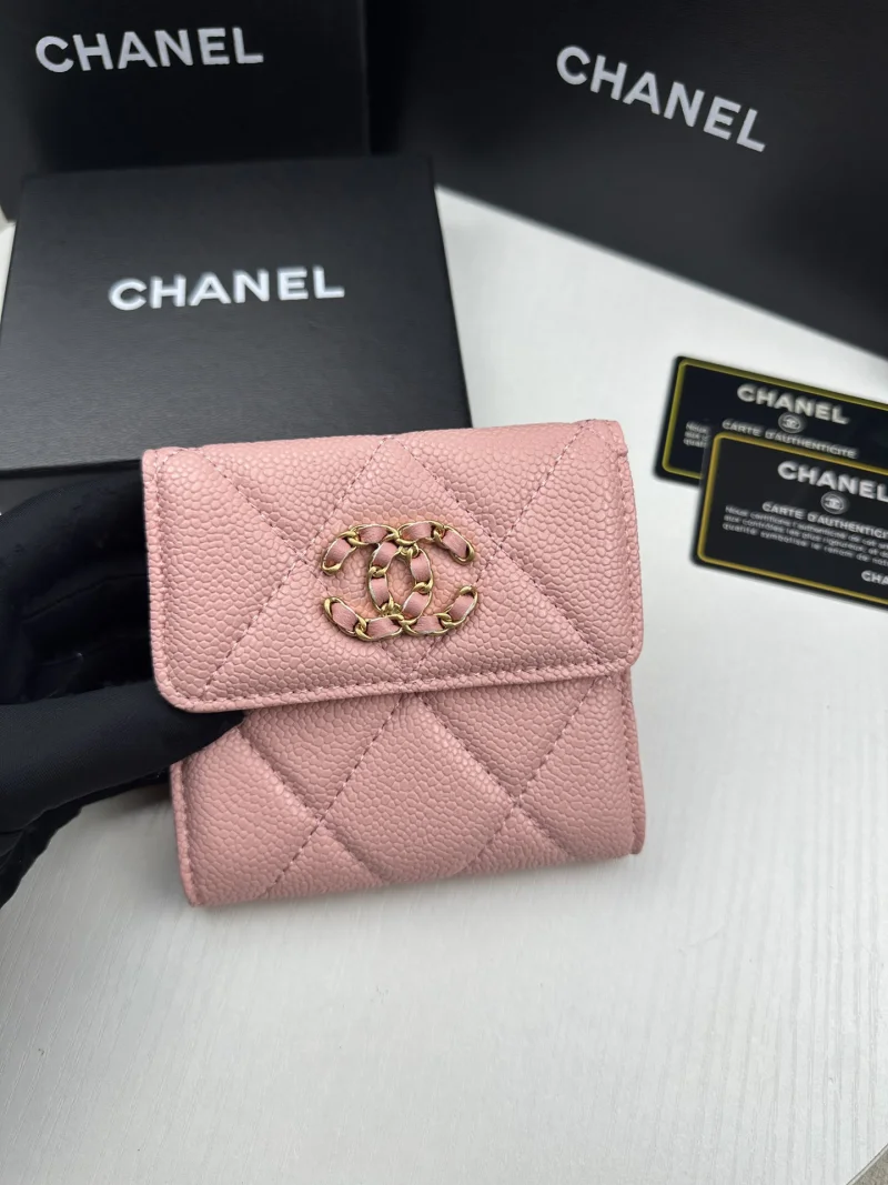 人気ブランドコピーシャネル 新品 三つ折り財布 フラップバッグ ピンク 138044