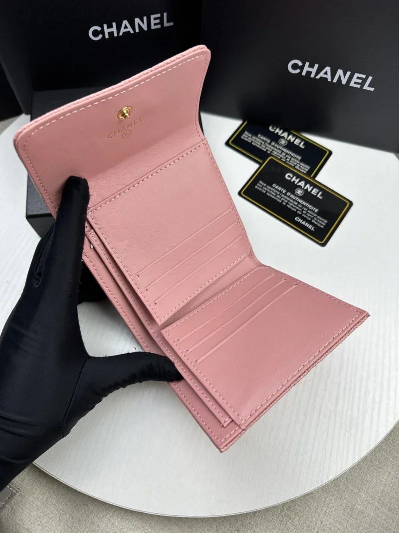 人気ブランドコピーシャネル 新品 三つ折り財布 フラップバッグ ピンク 138044