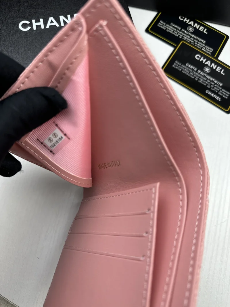 人気ブランドコピーシャネル 新品 三つ折り財布 フラップバッグ ピンク 138044