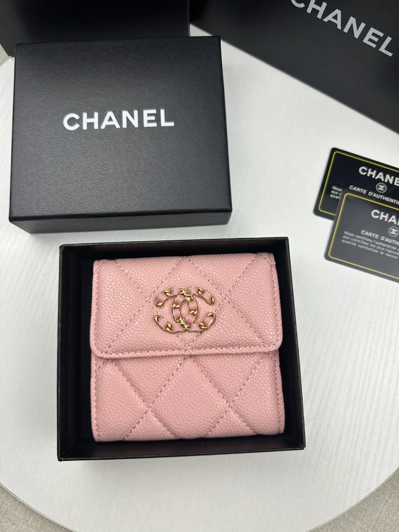 人気ブランドコピーシャネル 新品 三つ折り財布 フラップバッグ ピンク 138044