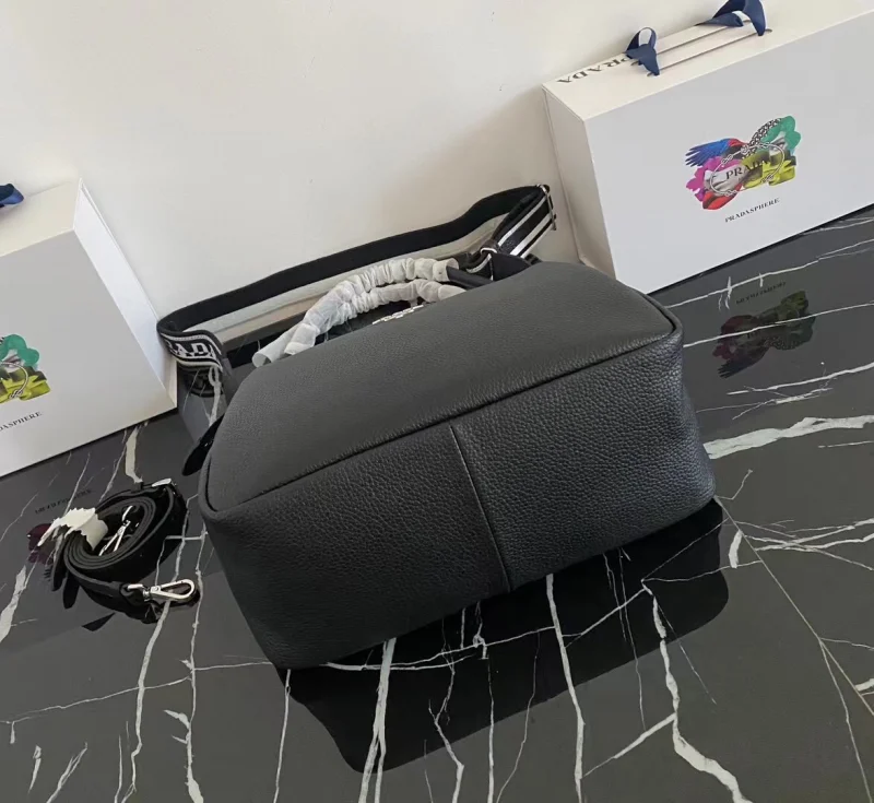 プラダスーパーコピーバッグの新作ダブルショルダーストラップ 1BC170
