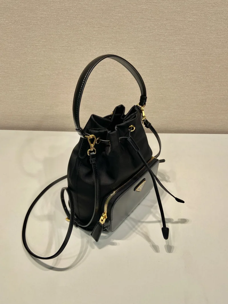 ピカピカの新しいプラダスーパーコピー偽物のバケツ 1BH038